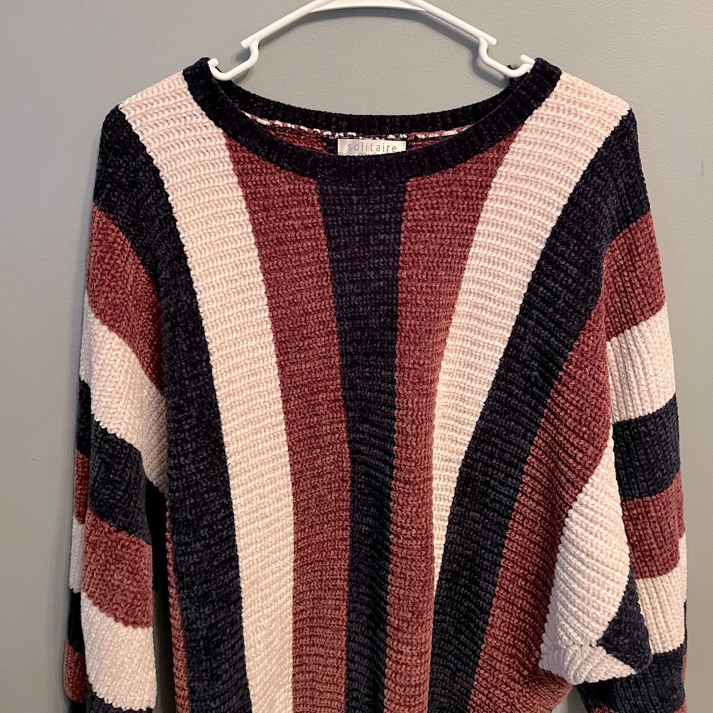 Women’s solitaire sweater